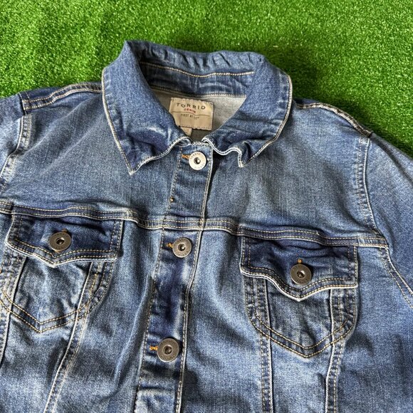 Torrid Women’s Classic Trucker Denim Jean Jacket Blue Essential Timeless Size 00 - Picture 8 of 14
